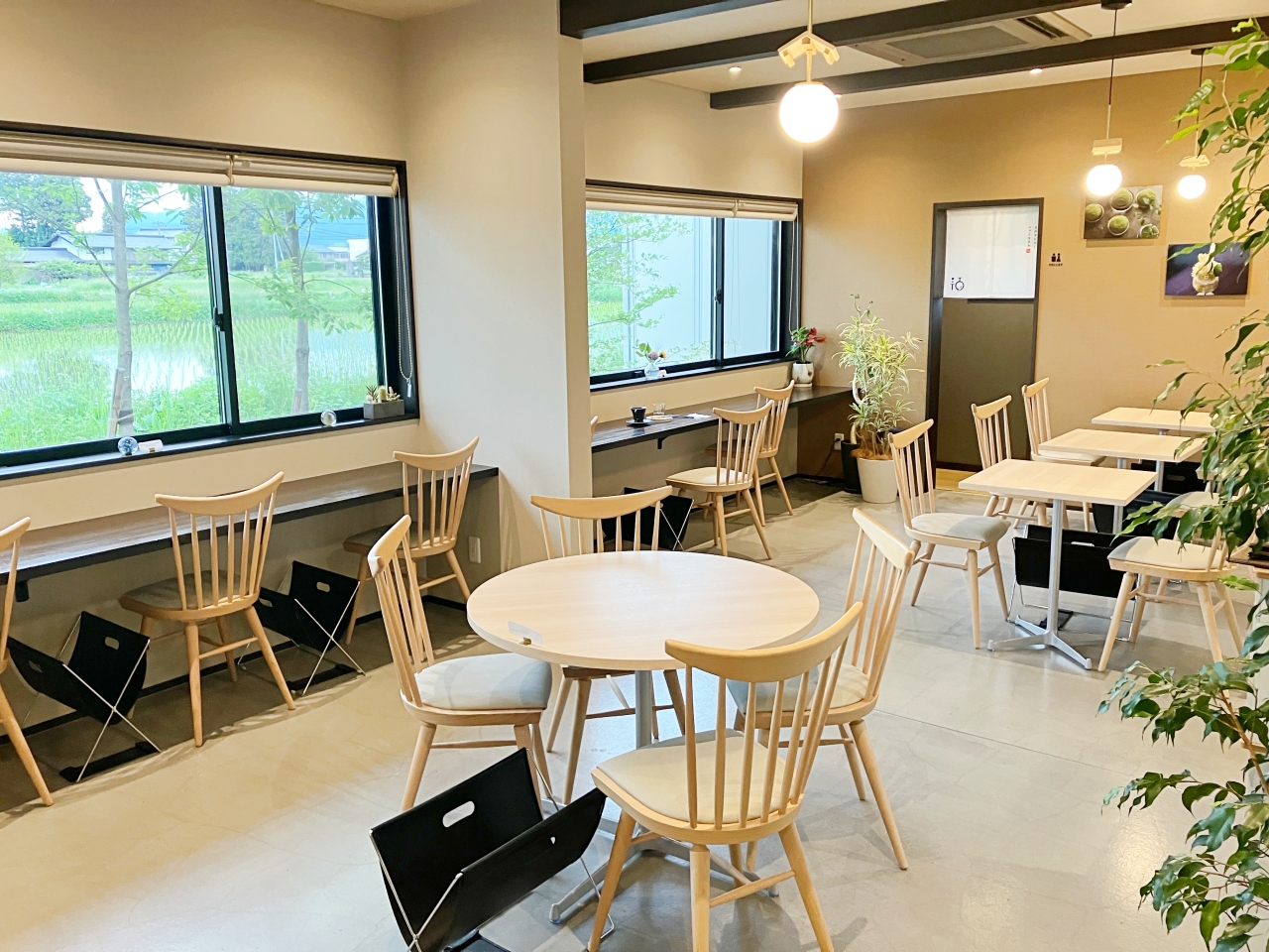 「NUMOROUS（ニューモラス）」のカフェ