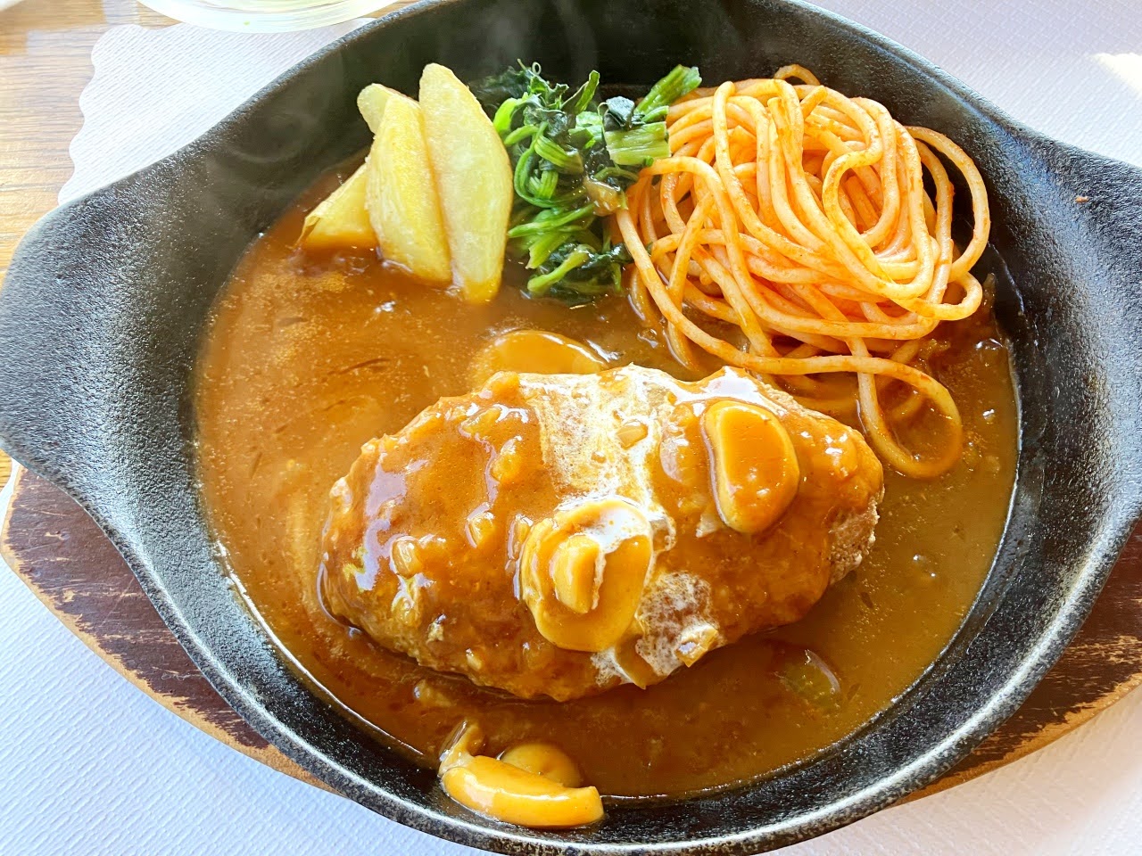 絶品ハンバーグ！昭和レトロな「レストラン くるる」【安曇野市】 | あ