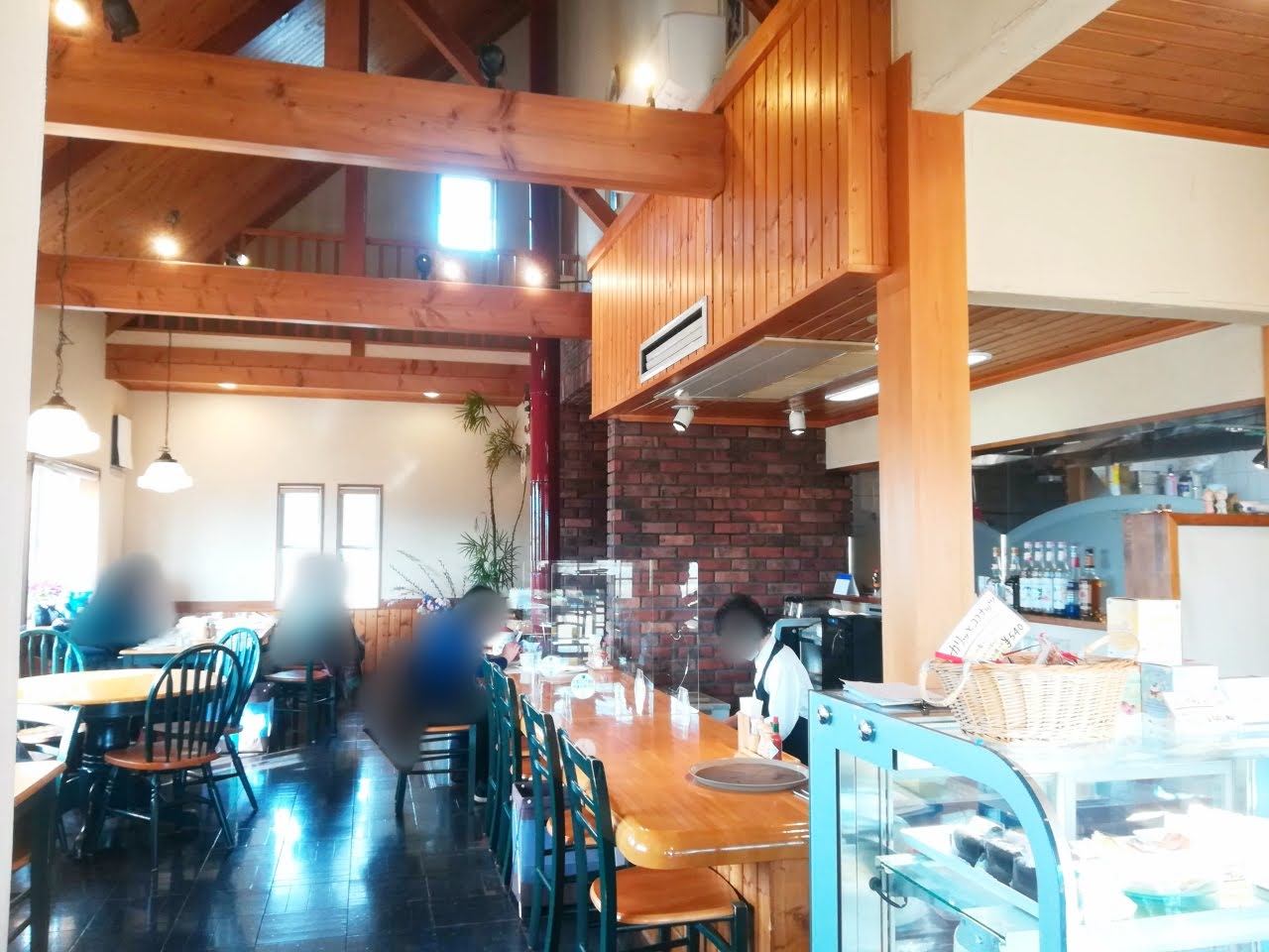 トラットリア ピッコラーナの店内