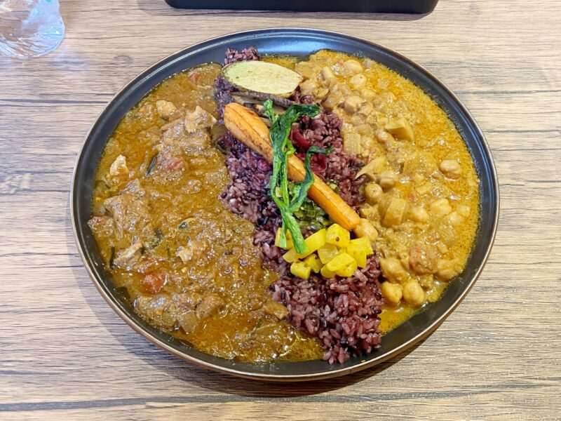 ミカチカレーの2種盛りカレー