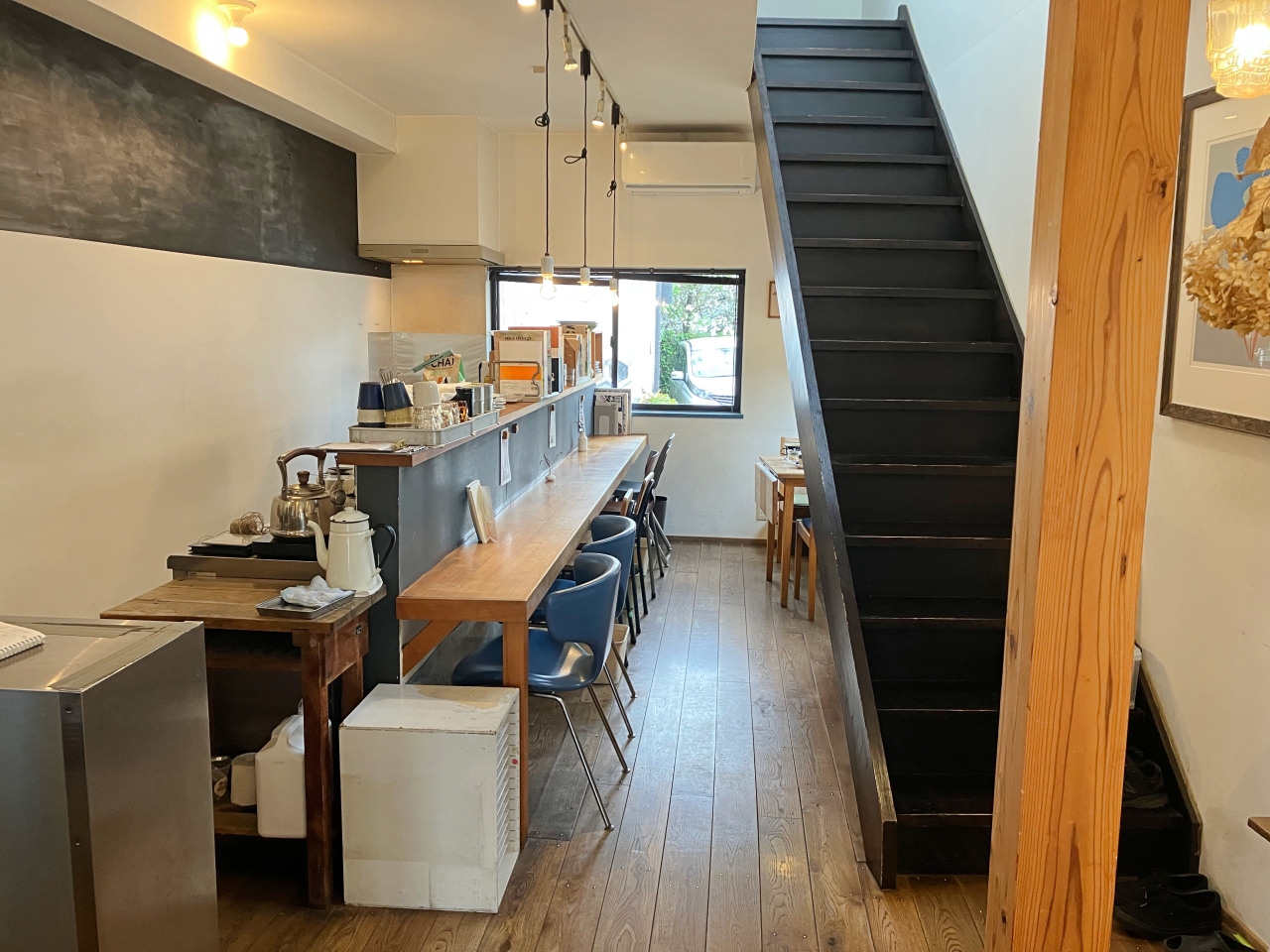cafe & select amijokの店内