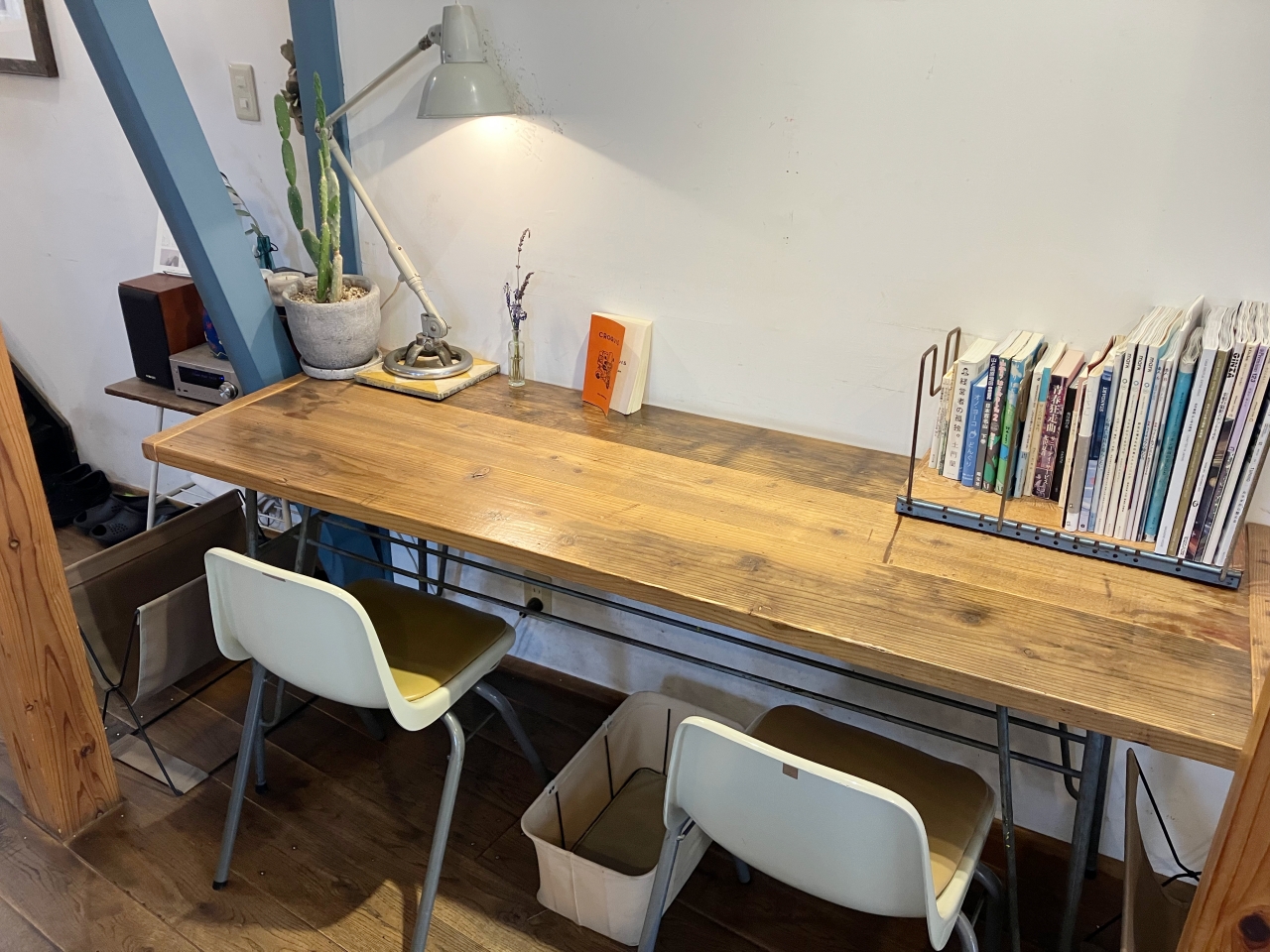 cafe & select amijokの店内