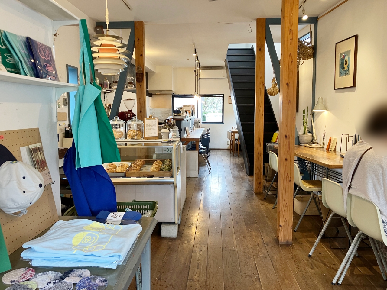 cafe & select amijokの店内