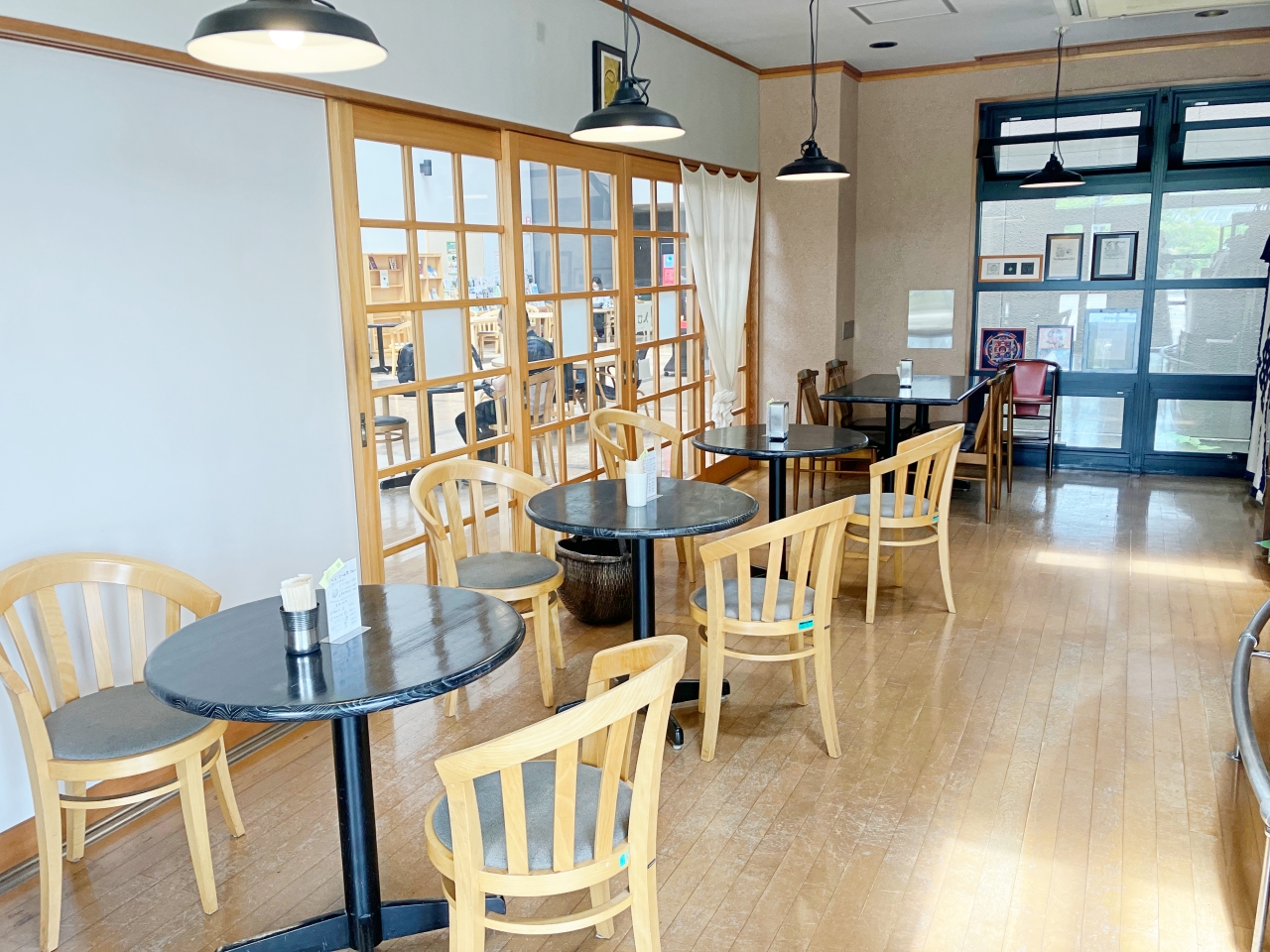 松本の南インド料理店「ナマステ 」の店内