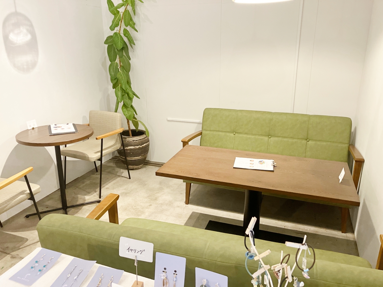 「ZERO CAFE」の店内