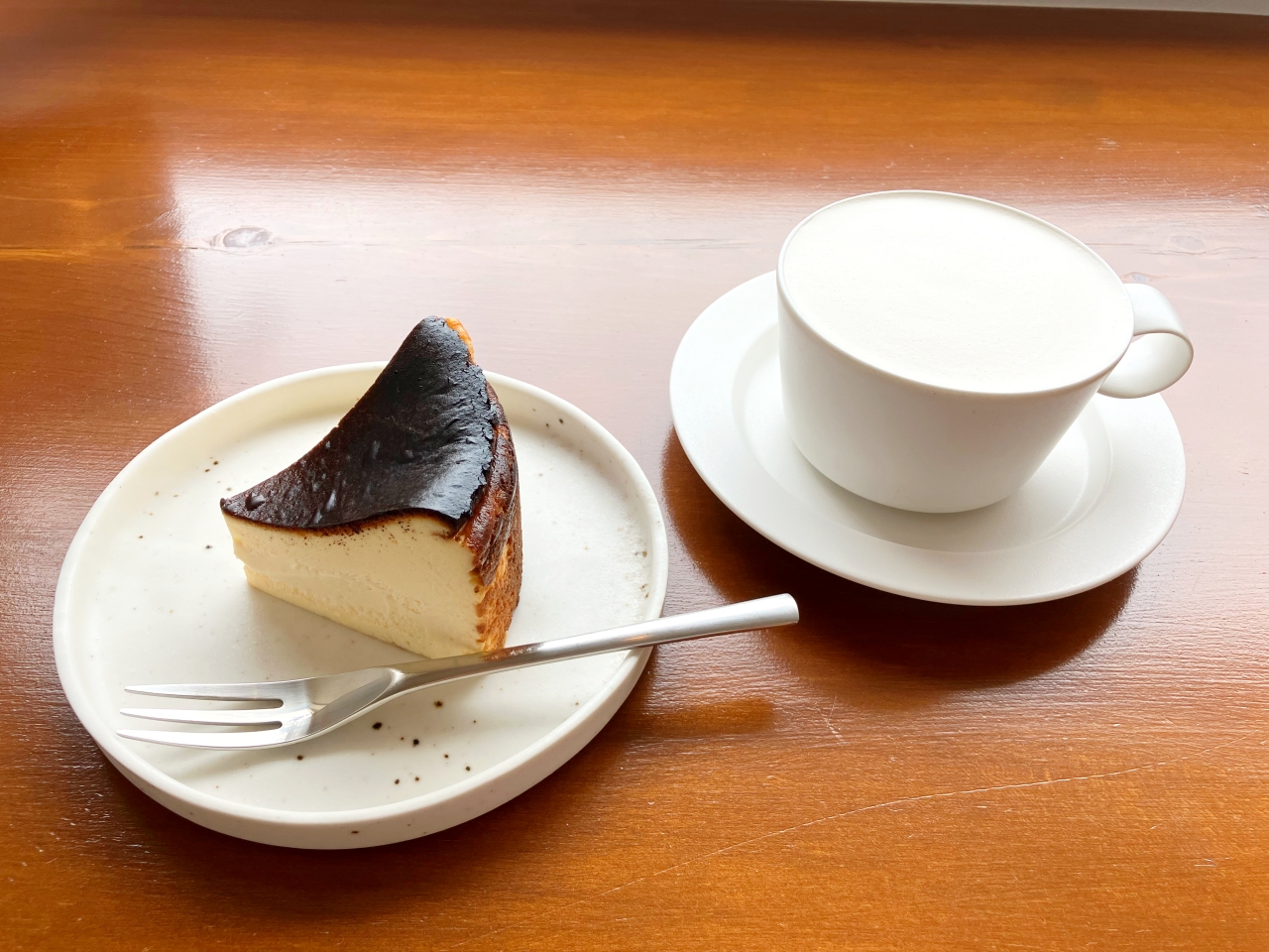 菓子ト珈琲 Pintoのバスクチーズケーキとチャイ