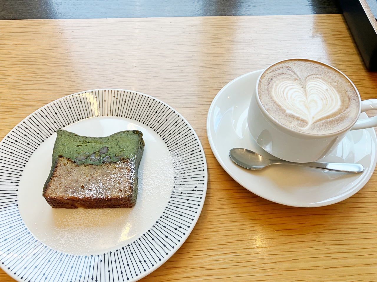 「デリ&カフェ ロワゾウ」のスイーツ