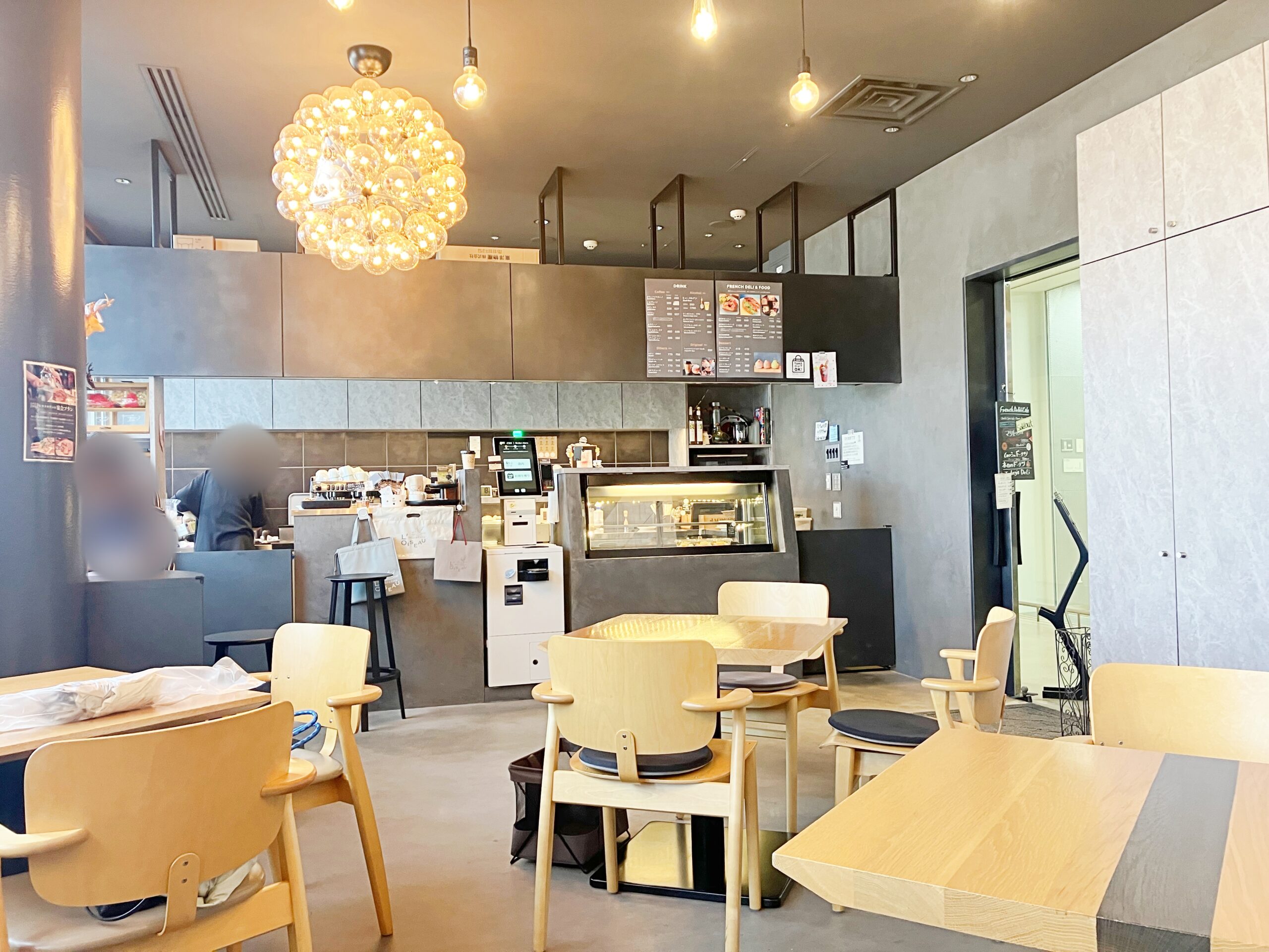 「デリ&カフェ ロワゾウ」の店内