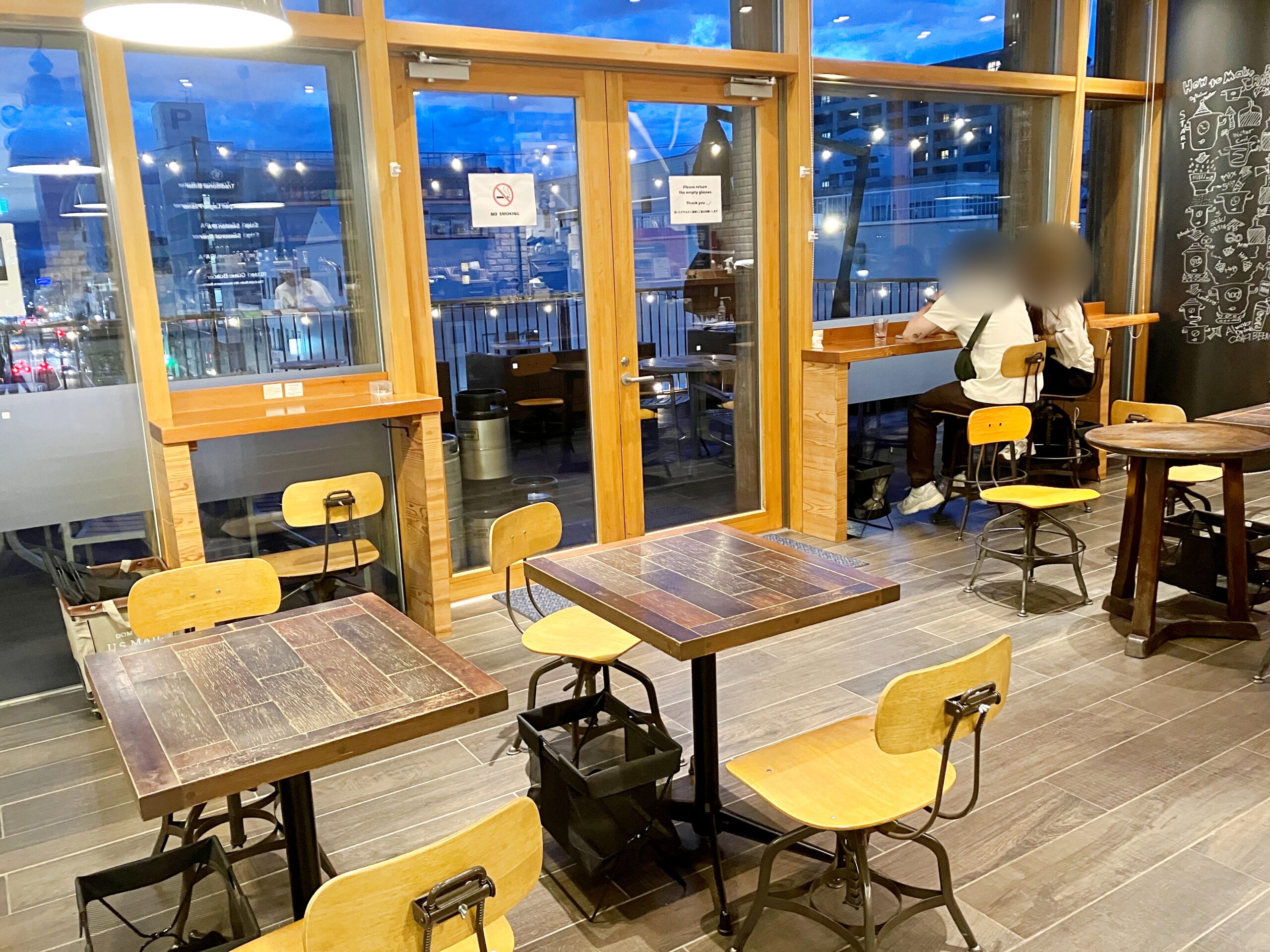 松本ブルワリー タップルーム 本町店の店内
